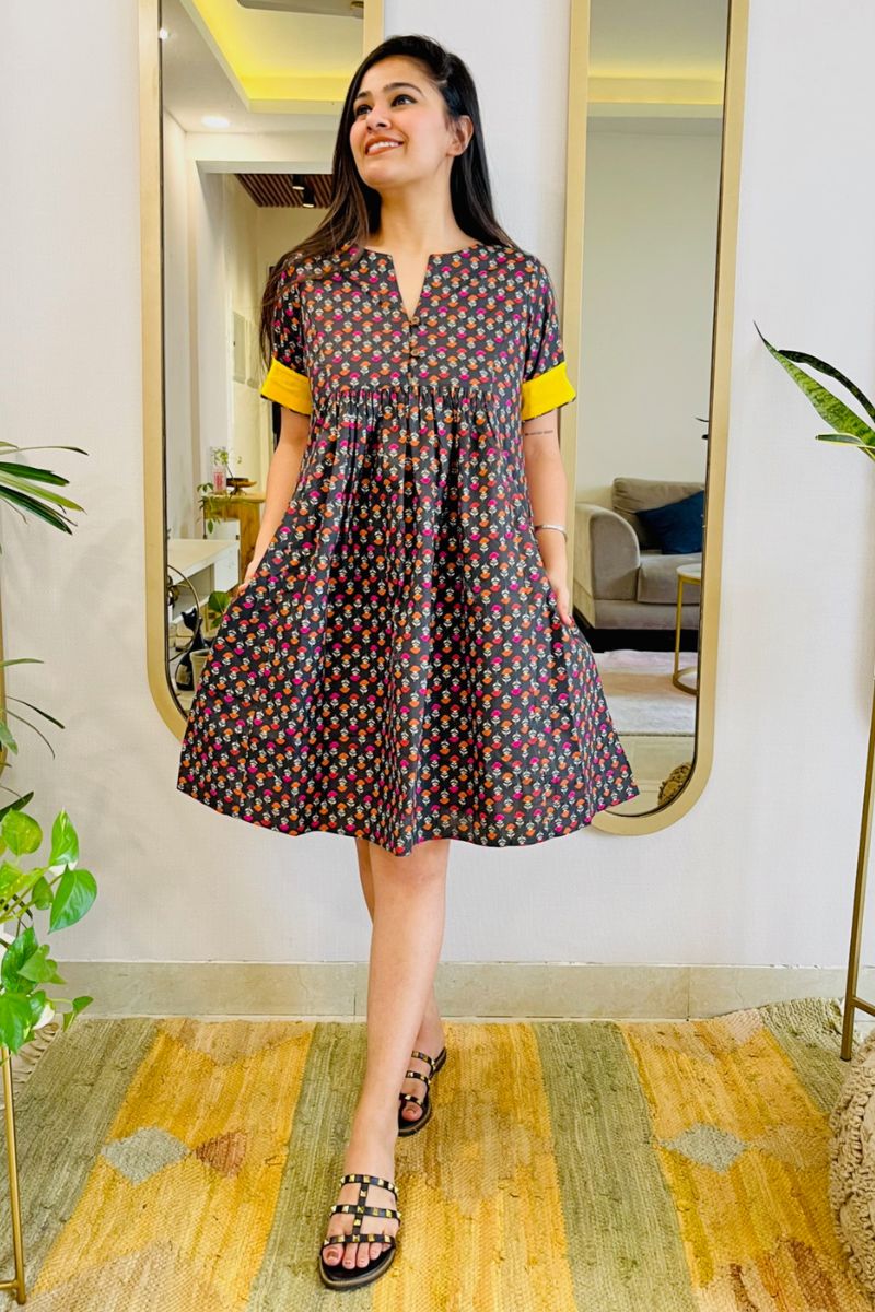 BLACK BLOCK PRINT FLARED DRESS